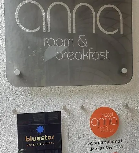 Garni Anna فندق 3*